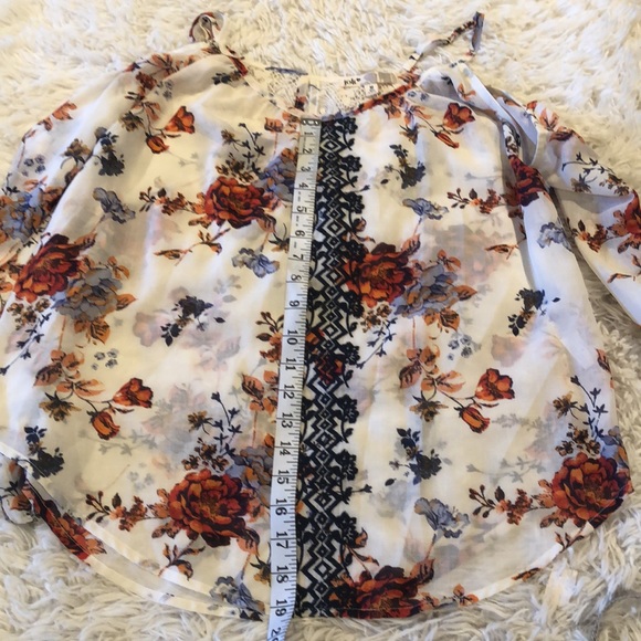 NWT Jolt beautiful top, cold shoulder - Picture 11 of 14